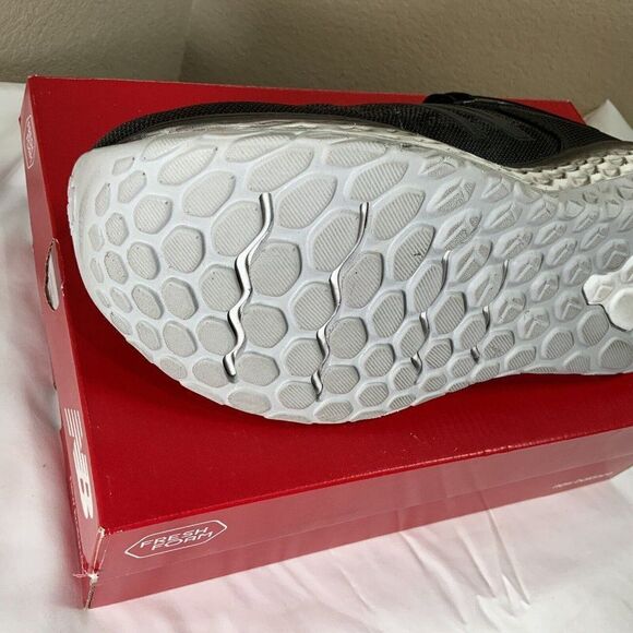 Size 11 - EUC New Balance Fresh Foam More v2 Black 2020 C10 - Picture 13 of 15